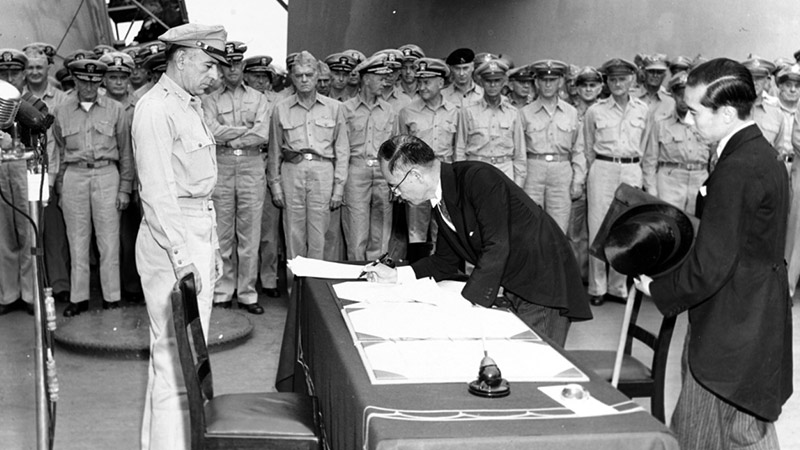 日本投降，LT。斯蒂芬·E·科潘蒂；由 Adam Cuerden 修复（东京湾，1945 年 9 月 2 日）